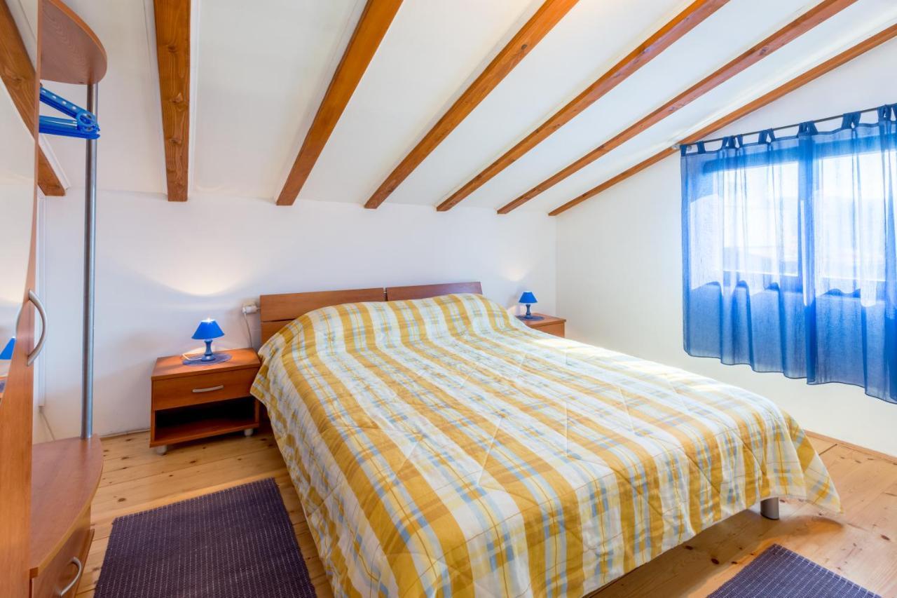 Vacation House Milka Milna  Extérieur photo