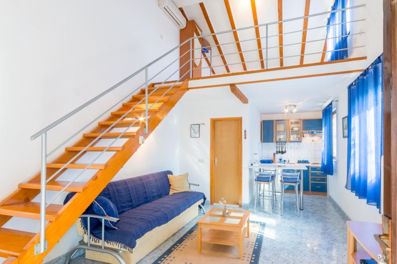 Vacation House Milka Milna  Extérieur photo
