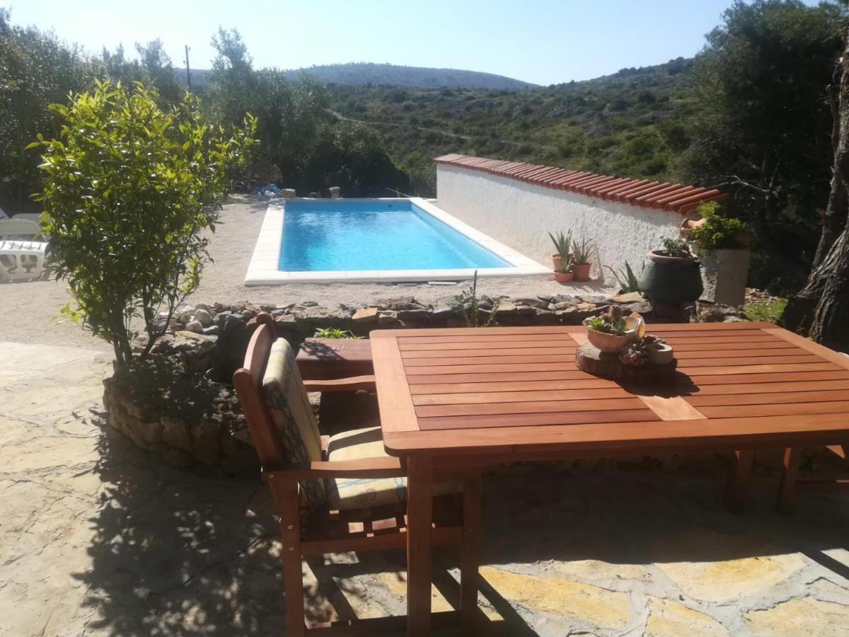Vacation House Milka Milna  Extérieur photo