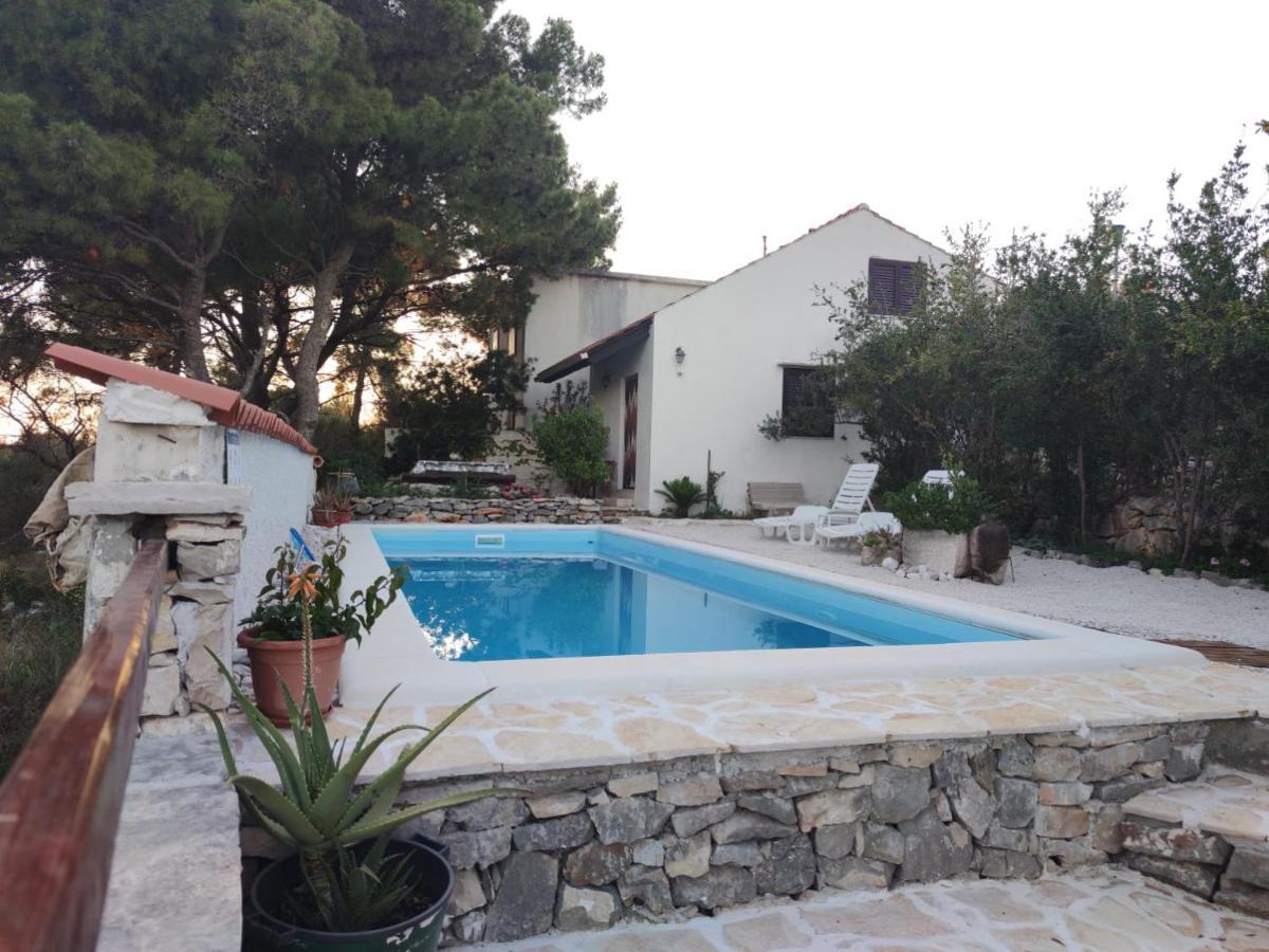 Vacation House Milka Milna  Extérieur photo