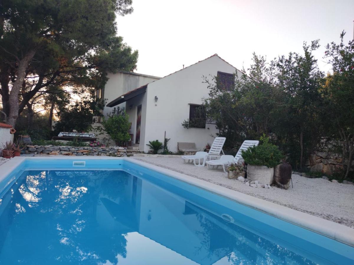 Vacation House Milka Milna  Extérieur photo