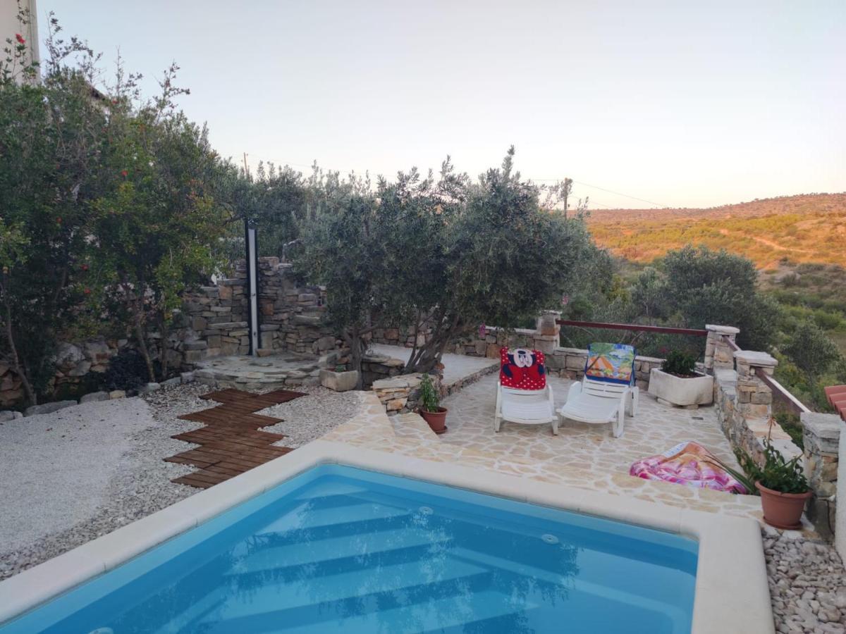 Vacation House Milka Milna  Extérieur photo