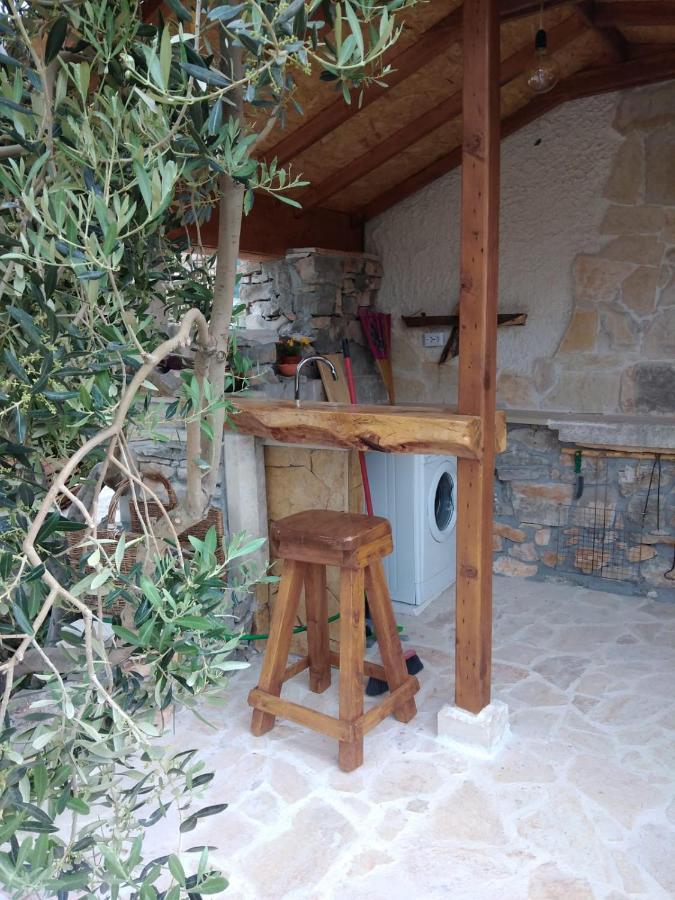 Vacation House Milka Milna  Extérieur photo