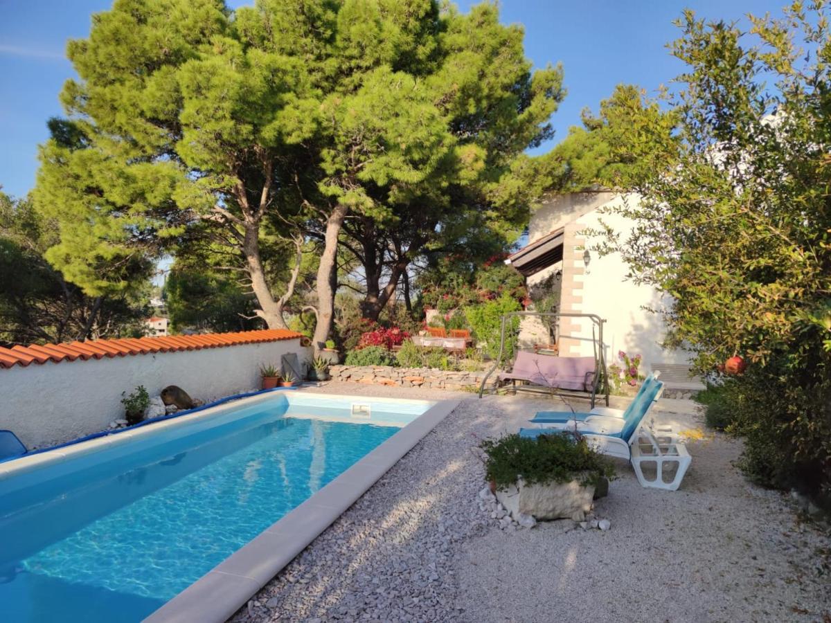 Vacation House Milka Milna  Extérieur photo